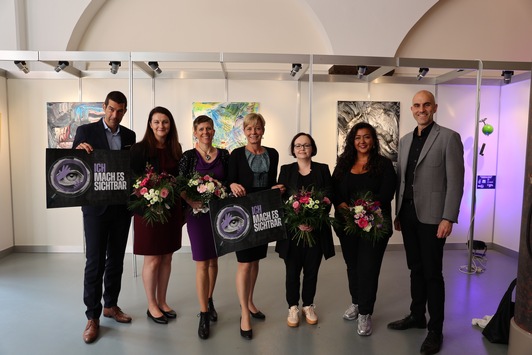 POL-H: Ausstellung „Mach es sichtbar“ sensibilisiert für das Thema sexuelle Belästigung am Arbeitsplatz