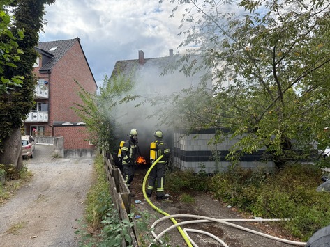 FW-WRN: Garagenbrand alarmiert die Feuerwehr