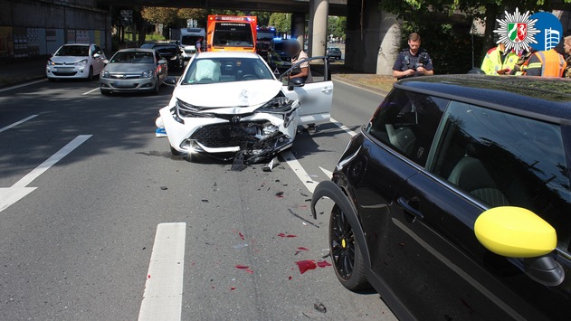 POL-OB: Verkehrsunfall mit zwei Verletzten – hoher Sachschaden