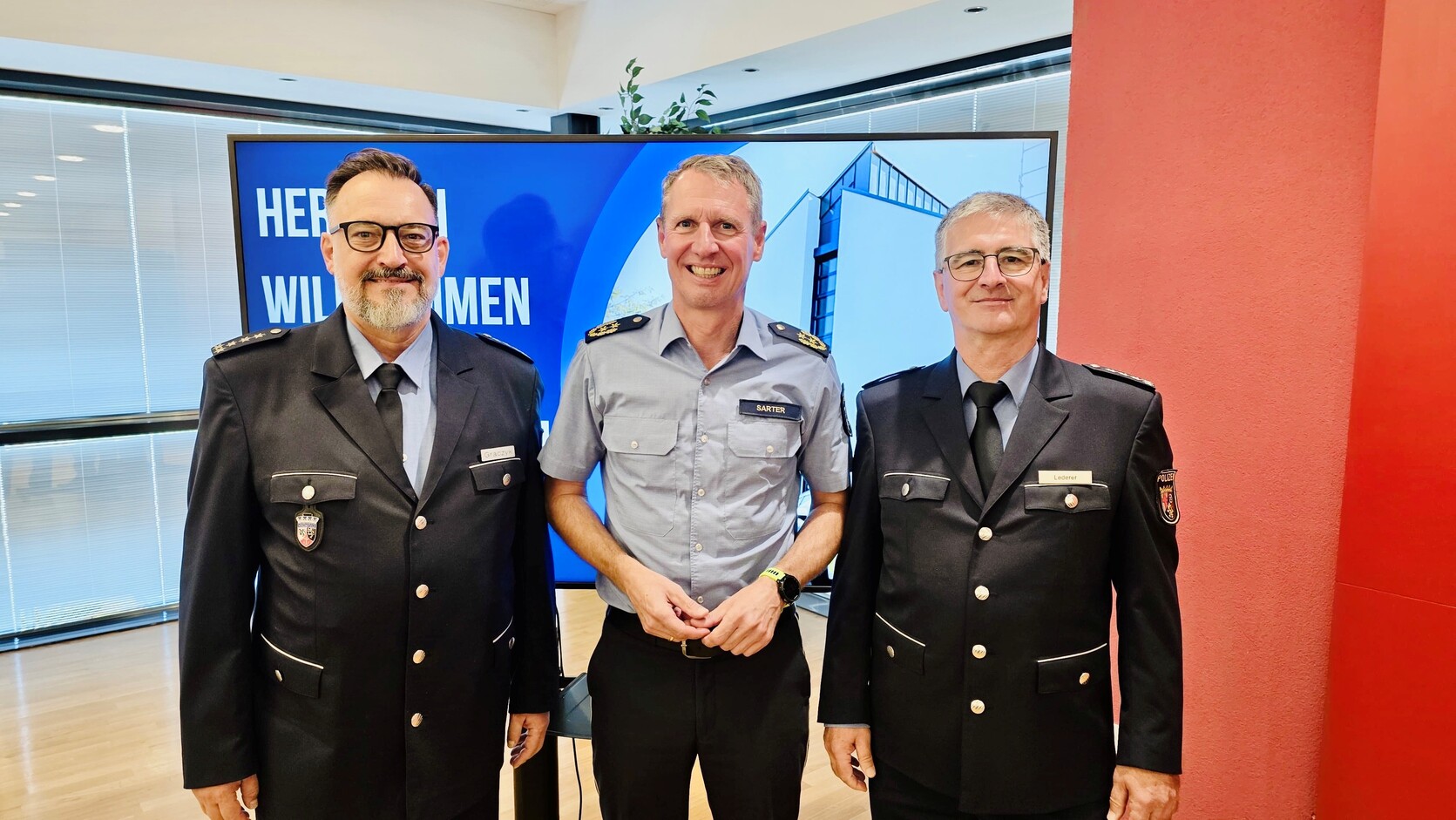 Wechsel bei Polizeiinspektion Wörth: Leiter Thomas Lederer geht nach 45 Jahren – Alexander Graczyk übernimmt