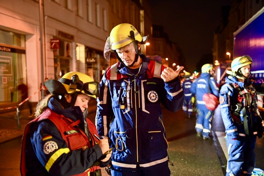 THW LVBEBBST: THW stabilisiert einsturzgefährdeten Dachstuhl in Berlin Mitte