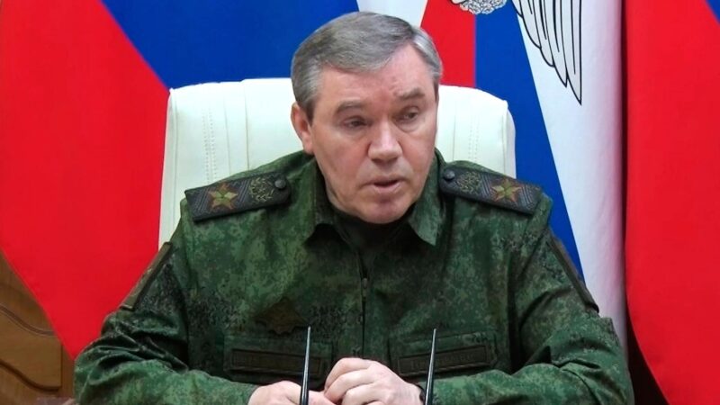 Trotz Forderungen nach Frieden: Russischer Generalstabschef kündigt weitere Angriffe an