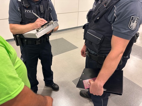 HZA-K: Großeinsatz des Kölner Zolls auf der Gamescom/Bei rund 60 Personen Anhaltspunkte für Schwarzarbeit und Leistungsmissbrauch aufgedeckt, auch minderjährigen Deutsch-Libanesen als Ordner angetroffen