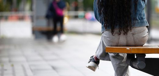 DKV-Report: Wir sitzen zu lange und bewegen uns zu wenig