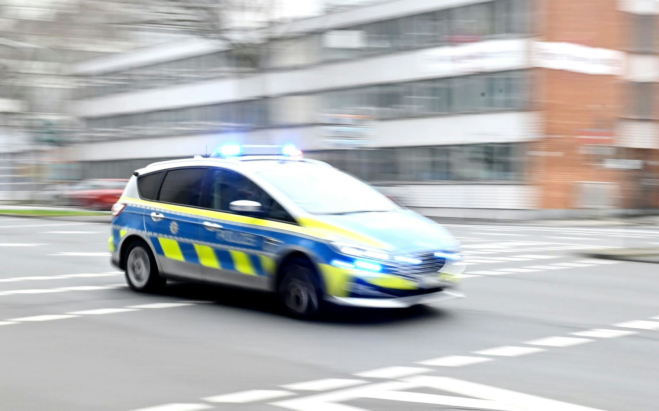 Drogen und Waffen gefunden: Polizei Köln fasst Drogendealer