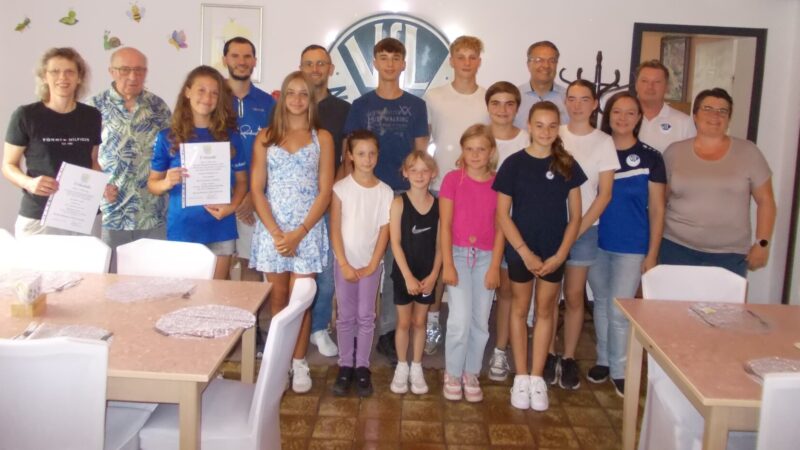 Herausragende Leistungen erbracht – Ortsbürgermeister Marohn zeichnet erfolgreiche Sportler des VfL Neuhofen aus