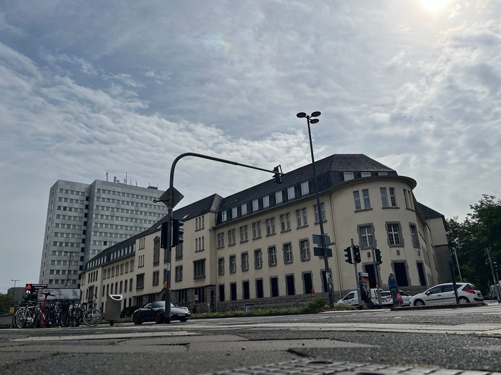 Trotz Kritik: Land hält an Plänen für Kölner Unterkunft für geflüchtete Menschen fest