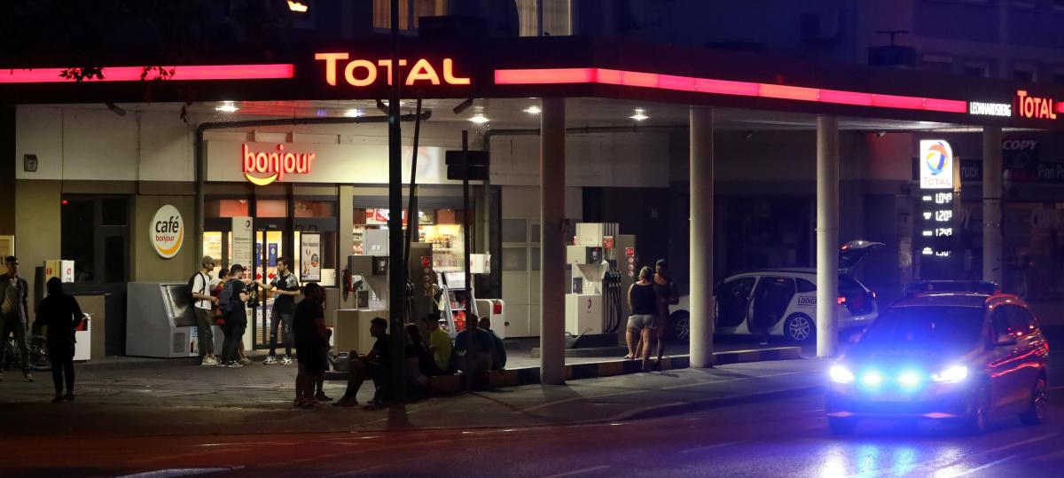 Jugendliche stehlen Alkohol in Augsburger Tankstelle