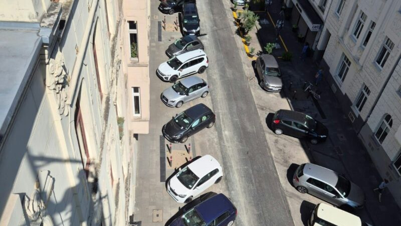 Unmut im Kölner Agnesviertel: Knöllchen-Ärger nach geänderter Parkordnung in der Ewaldistraße