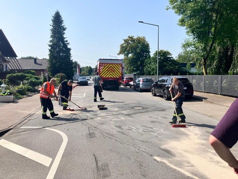 FW-Schermbeck: Ölfleck auf Fahrbahn