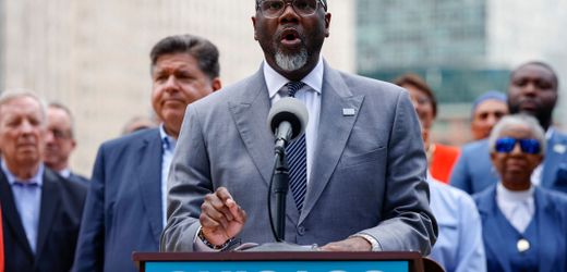 Chicago: Bürgermeister Brandon Johnson will keine Panzer auf den Straßen