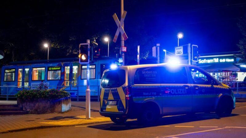 Tödlicher Unfall in Frankfurt: 16-Jähriger wird mit E-Scooter von U-Bahn erfasst