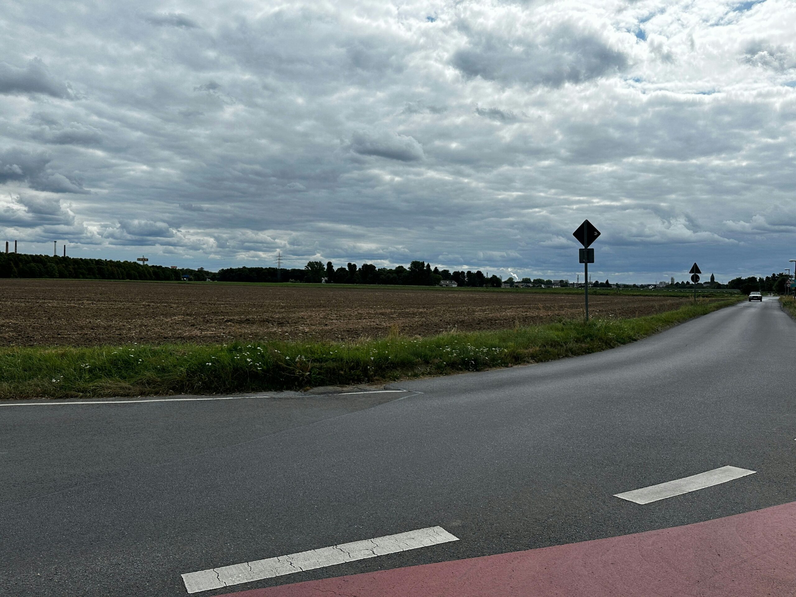 Rondorf: Hier entsteht Kölns größter Solarpark auf einer Fläche von 14 Fußballfeldern