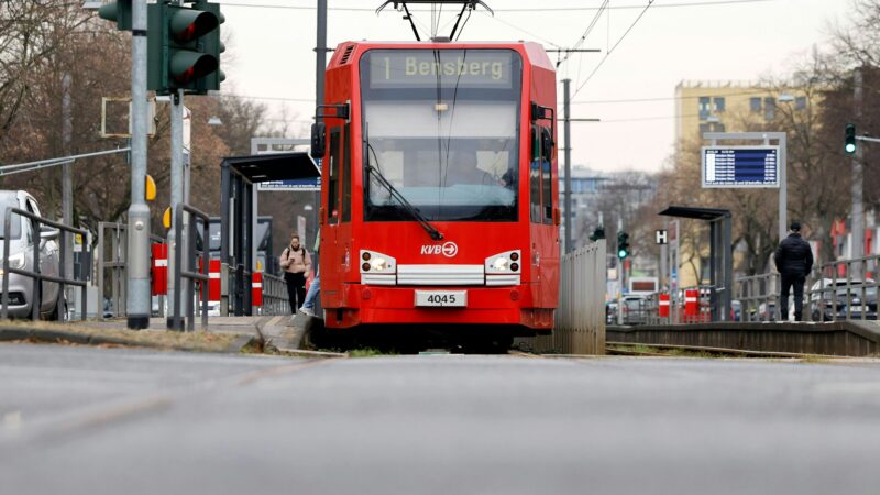 Weil Bahnhersteller nicht liefert: KVB muss 48 Millionen fürs Aufmöbeln alter Stadtbahnen zahlen