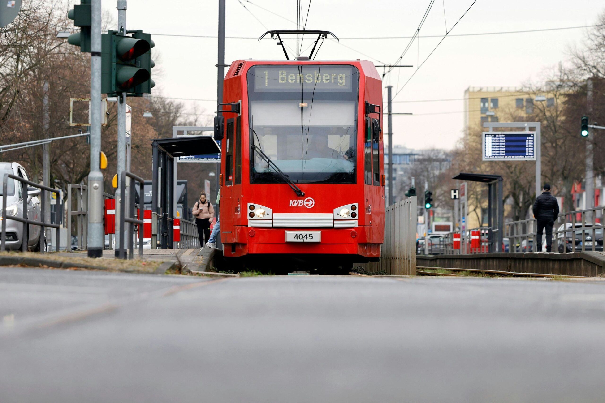 Weil Bahnhersteller nicht liefert: KVB muss 48 Millionen fürs Aufmöbeln alter Stadtbahnen zahlen