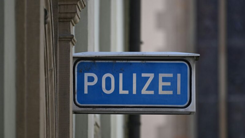 Haftbefehl lag vor: Bundespolizei nimmt 24-Jährige am Flughafen Köln/Bonn fest