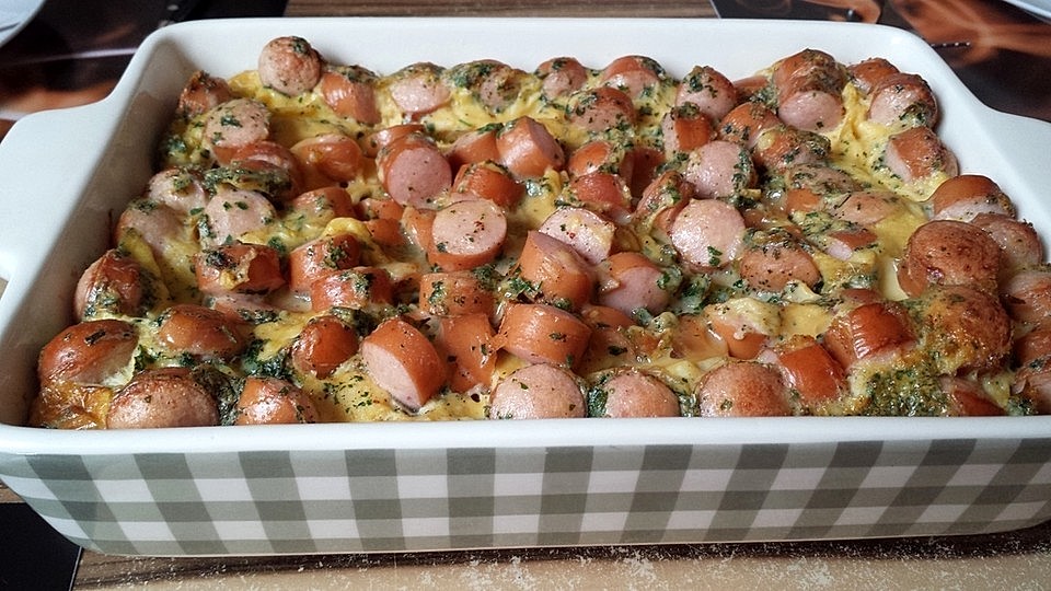 Herzhafter Frankfurter Würstchen-Auflauf mit Ei