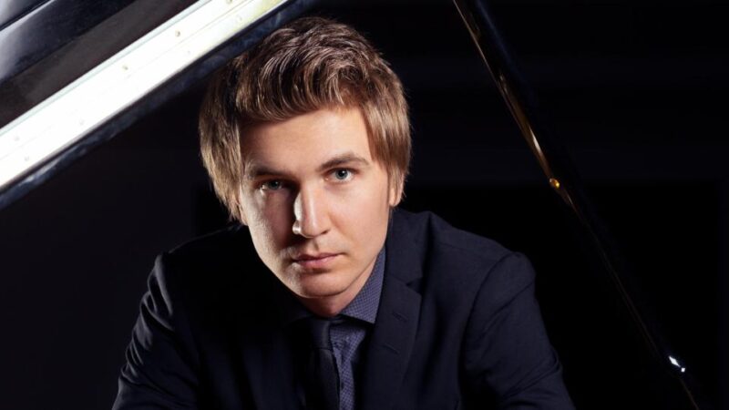Mit Energie, die beflügelt: Pianist Evgeny Konnov gewinnt die Herzen des Publikums – und Wettbewerbe