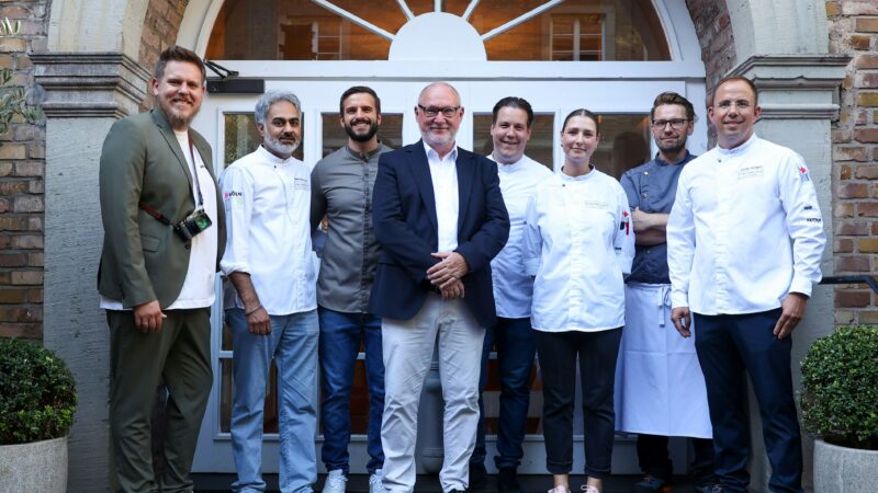 Rezept-Serie als Buch: Kölner Köche zeigen bei Küchenparty, wie „genial einfach“ geht