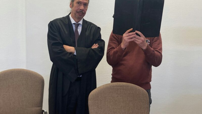 Geld für Heroin benötigt: Angeklagter gesteht sieben Handtaschenraube in Köln und Bonn