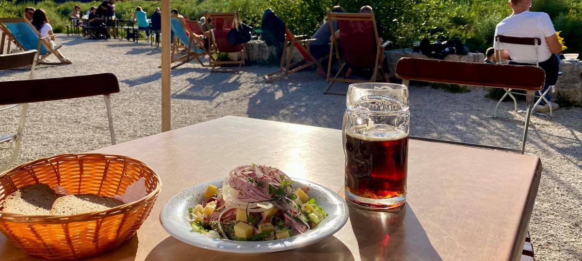Wo gibt es den besten Wurstsalat? Ein Test in sieben Augsburger Biergärten