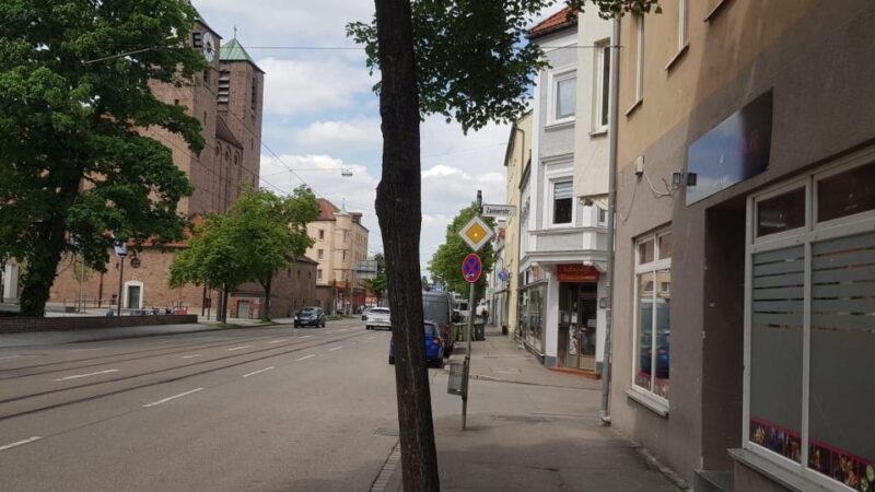 Zwei unbekannte Männer schlagen 43-Jährigen ins Gesicht