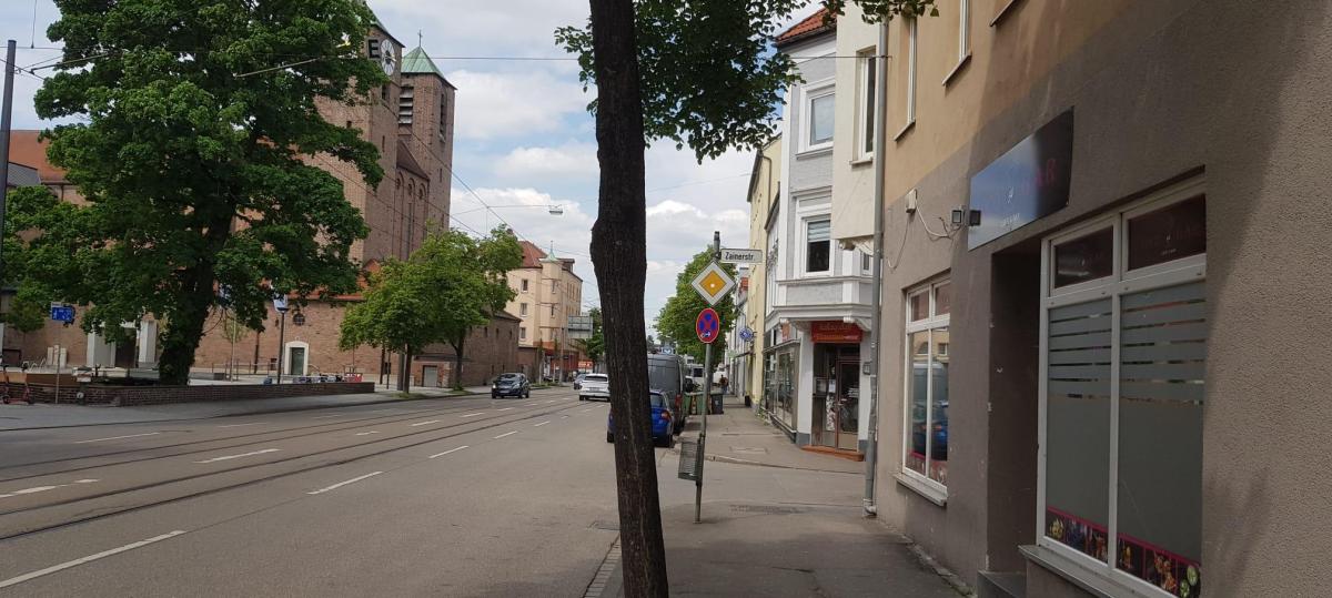 Zwei unbekannte Männer schlagen 43-Jährigen ins Gesicht