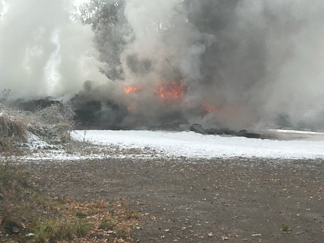 POL-PDWIL: Brand eines Reifenhaufens