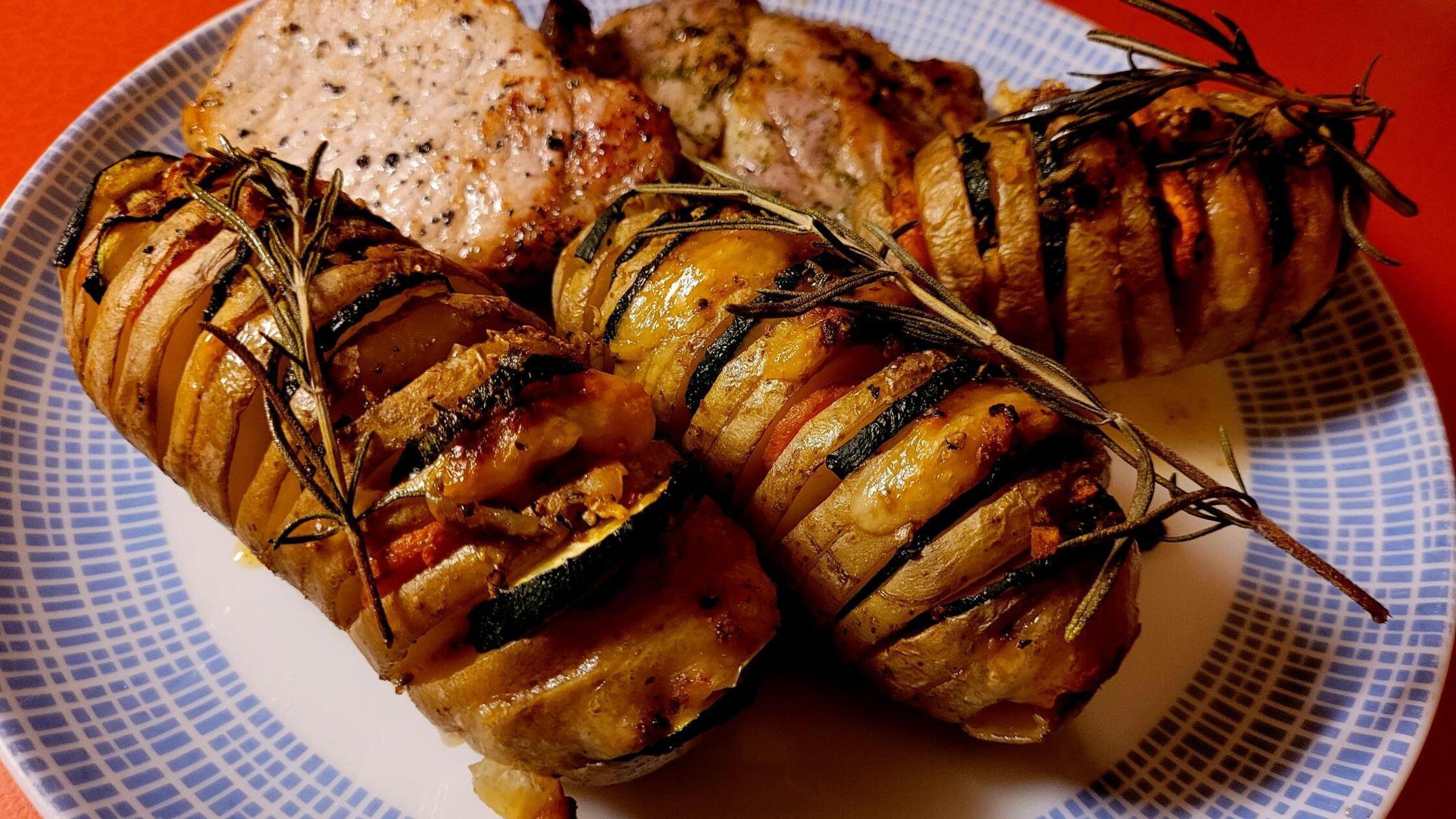 Superleckere Beilage – auch zum Grillen: Bunte, gefüllte Kartoffeln