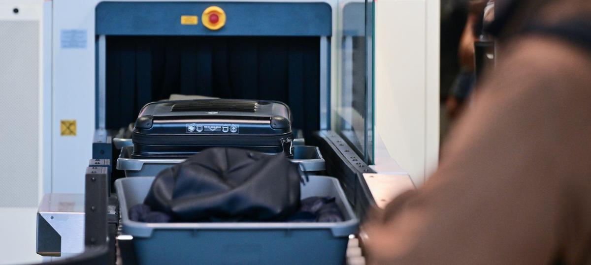 Augsburger Geldbeutel-Diebe lösen Flughafen-Chaos aus und werden verurteilt