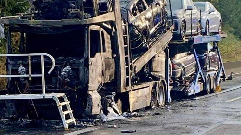 Zwischen Wermelskirchen und Burscheid: A1 nach Lkw-Brand mehr als 13 Stunden gesperrt