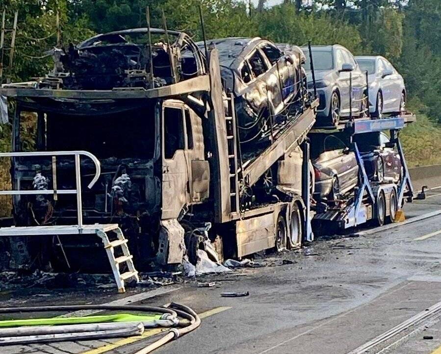 Zwischen Wermelskirchen und Burscheid: A1 nach Lkw-Brand mehr als 13 Stunden gesperrt