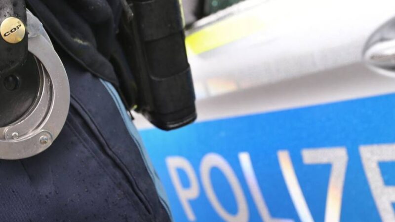 Einsatzkräfte vor Ort: Einbruchsalarm an Realschule – Tatverdächtiger gestellt