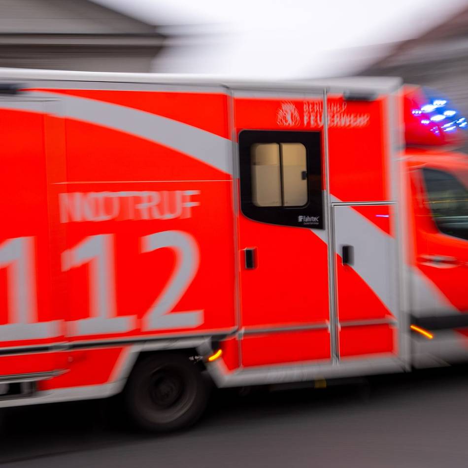Verkehrsunfall in Voerde: Beim Überqueren der Straße mit Motorrad kollidiert