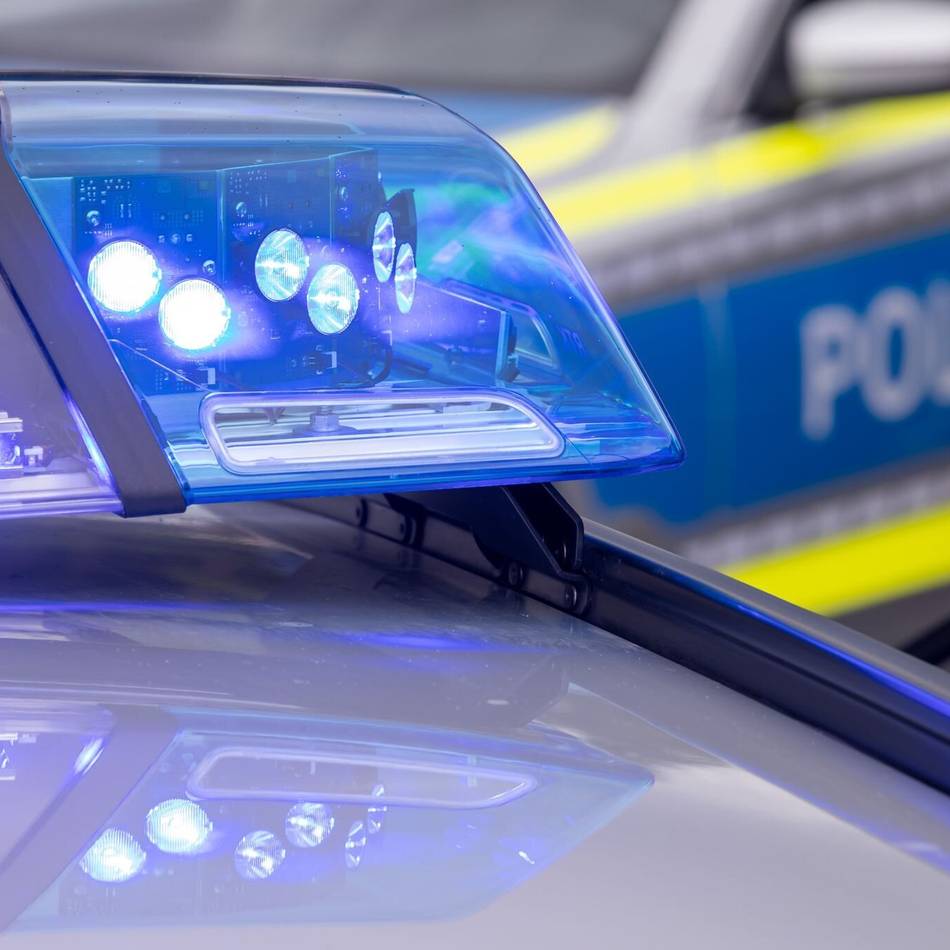 Verkehrskontrolle auf A57: Kurioser Fall in Moers – Polizei sichert verdächtigen Audi