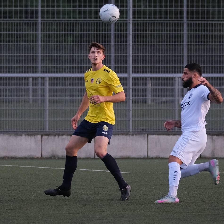 3:0-Heimsieg über Blau-Weiß Dingden: Mit Gusic und Gomoluch: Ratingen 04/19 spielt zu Null