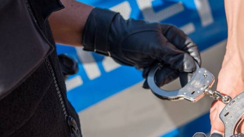Zwei Auslieferungshaftbefehle: Gefangenenübergabe an der A57 bei Goch – Bundespolizei bringt Mann ins Gefängnis