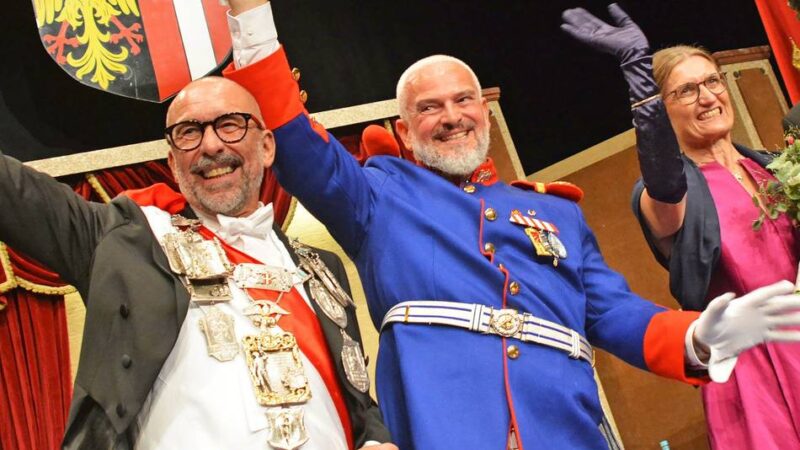 Erster Königsgemahl der Neusser Schützenfest-Geschichte: In Uniform zum Damenprogramm