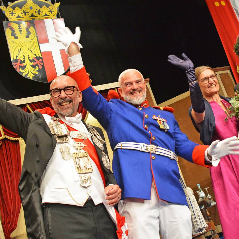 Erster Königsgemahl der Neusser Schützenfest-Geschichte: In Uniform zum Damenprogramm