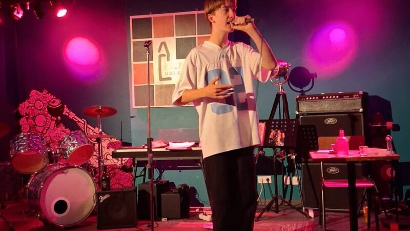 Comedy in Grevenbroich: „Clubgespräche“ im Café Kultus