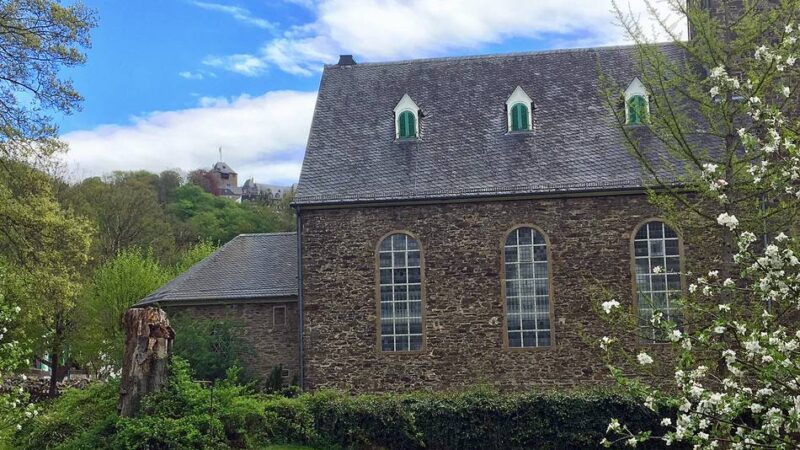 Evangelische Kirchengemeinde Wermelskirchen: Musikalisches Picknick auf der Wiese der Burger Kirche