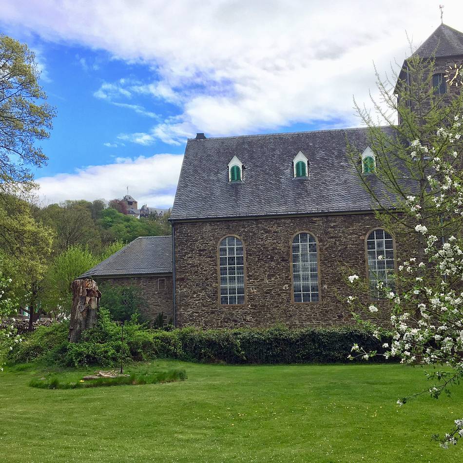 Evangelische Kirchengemeinde Wermelskirchen: Musikalisches Picknick auf der Wiese der Burger Kirche