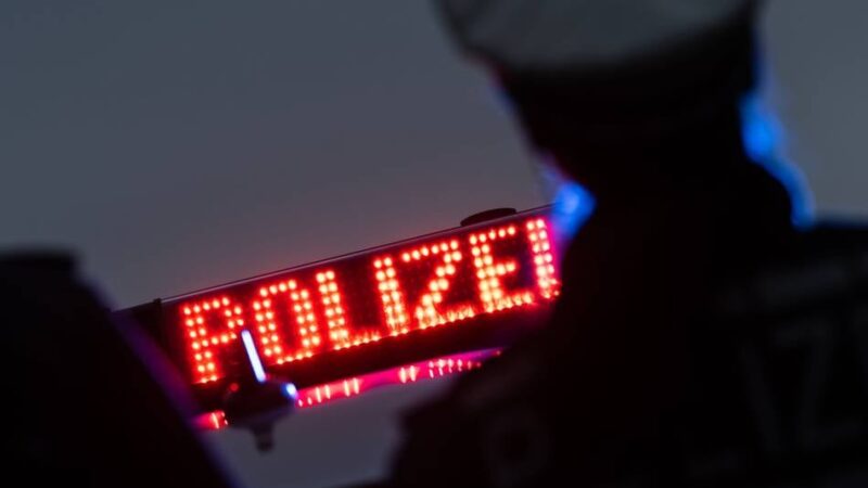 Panne auf der A44n: Lkw bleibt auf „Tagebau-Highway“ liegen – Kran-Einsatz und Vollsperrung