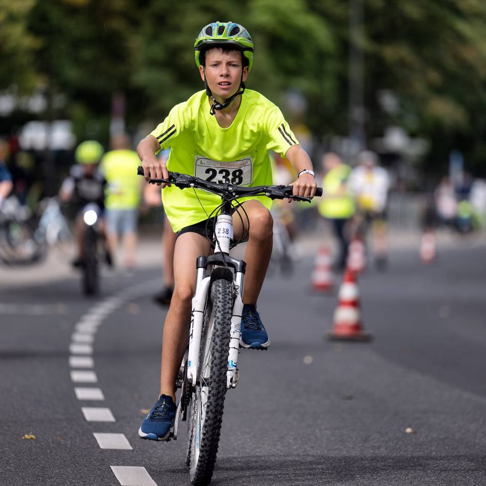 Fair geht vor: 177 Kinder starten beim Langenfelder Kindertriathlon