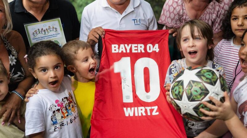 Spendenaktion für Leverkusener Kita: 1000 Euro für ein Trikot von Florian Wirtz
