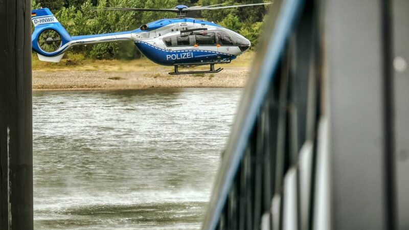 Am Rhein in Monheim: Bundespolizei absolviert Trainingsflug