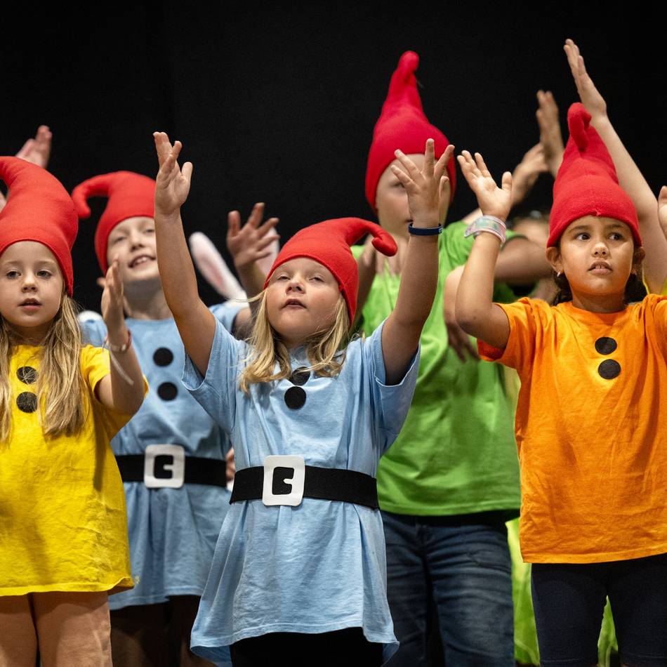 Auftritt am nächsten Wochenende: Monheimer Musical-Kids zeigen „Der kleine Mombotz“ in der Aula