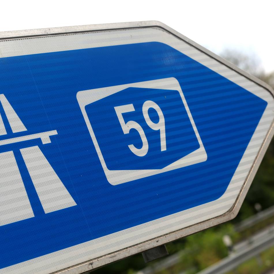 Möglicher internistischer Notfall: Schwerer Verkehrsunfall auf der A 59 bei Duisburg – eine Person schwer verletzt