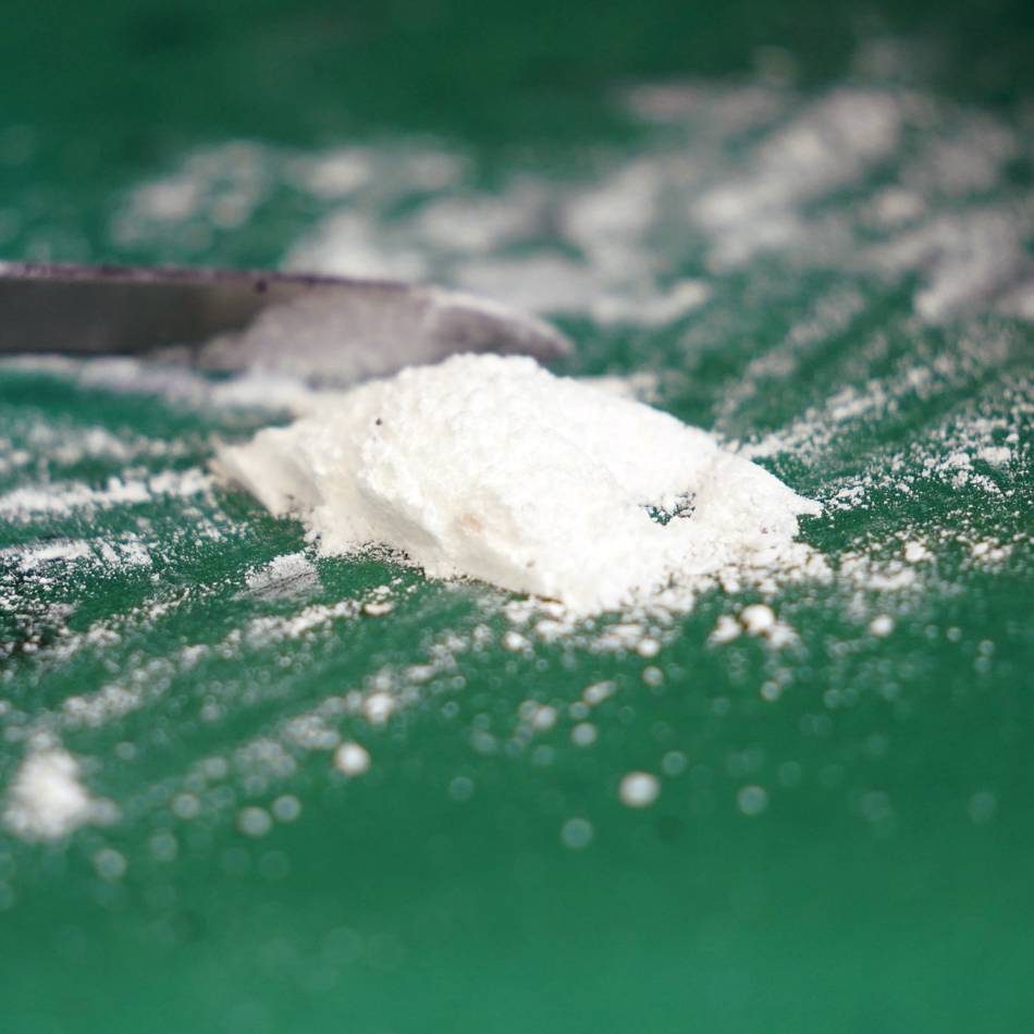 Beamte beschlagnahmen Drogen und eine Waffe: Polizei findet bei Verkehrskontrolle Kokain und einen Dolch