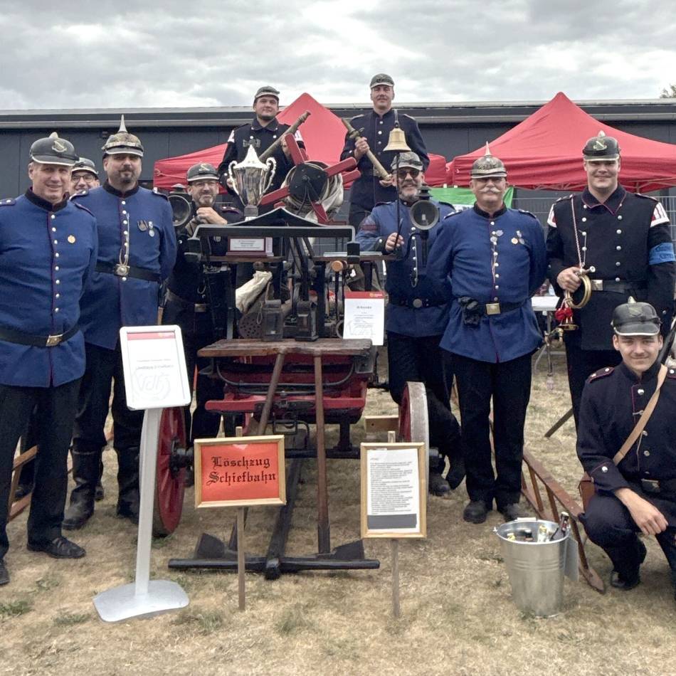 Feuerwehr Willich: Löschzug Schiefbahn gewinnt „Historischen Handdruckspritzen-Wettbewerb“